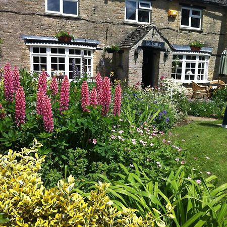 The Old Spotted Cow Bed & Breakfast Marston Meysey Екстериор снимка