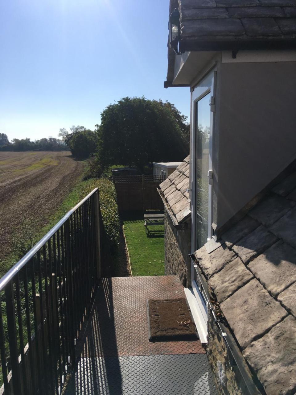 The Old Spotted Cow Bed & Breakfast Marston Meysey Екстериор снимка