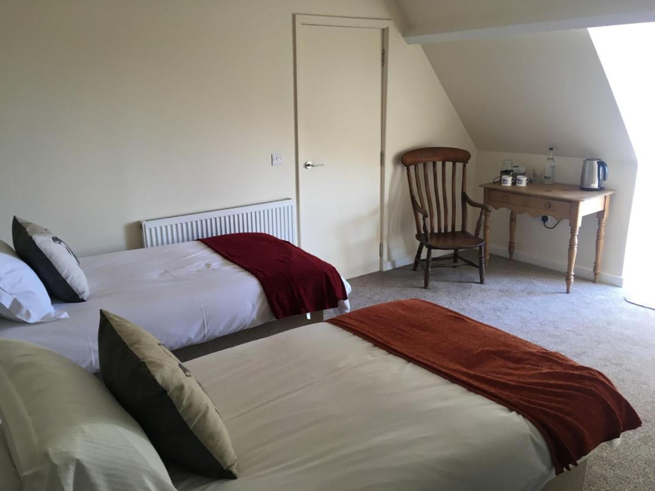 The Old Spotted Cow Bed & Breakfast Marston Meysey Екстериор снимка