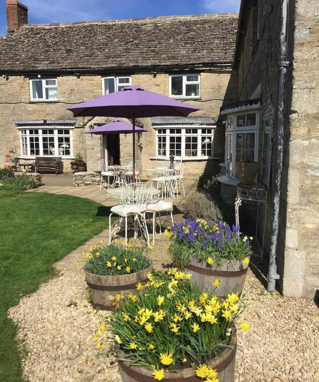 The Old Spotted Cow Bed & Breakfast Marston Meysey Екстериор снимка