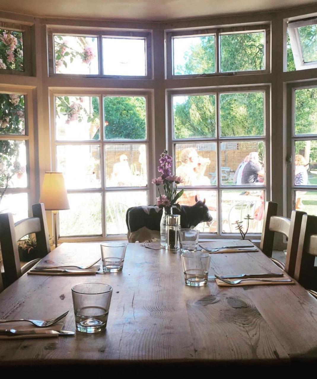 The Old Spotted Cow Bed & Breakfast Marston Meysey Екстериор снимка