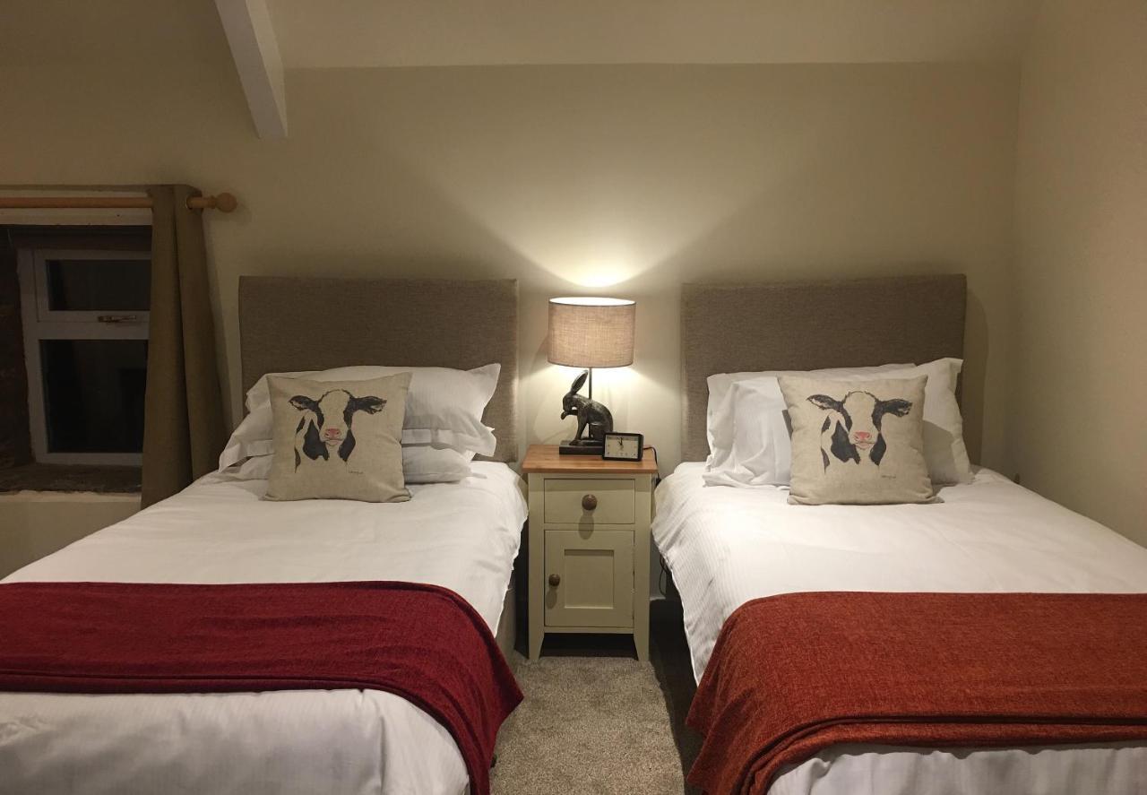 The Old Spotted Cow Bed & Breakfast Marston Meysey Екстериор снимка
