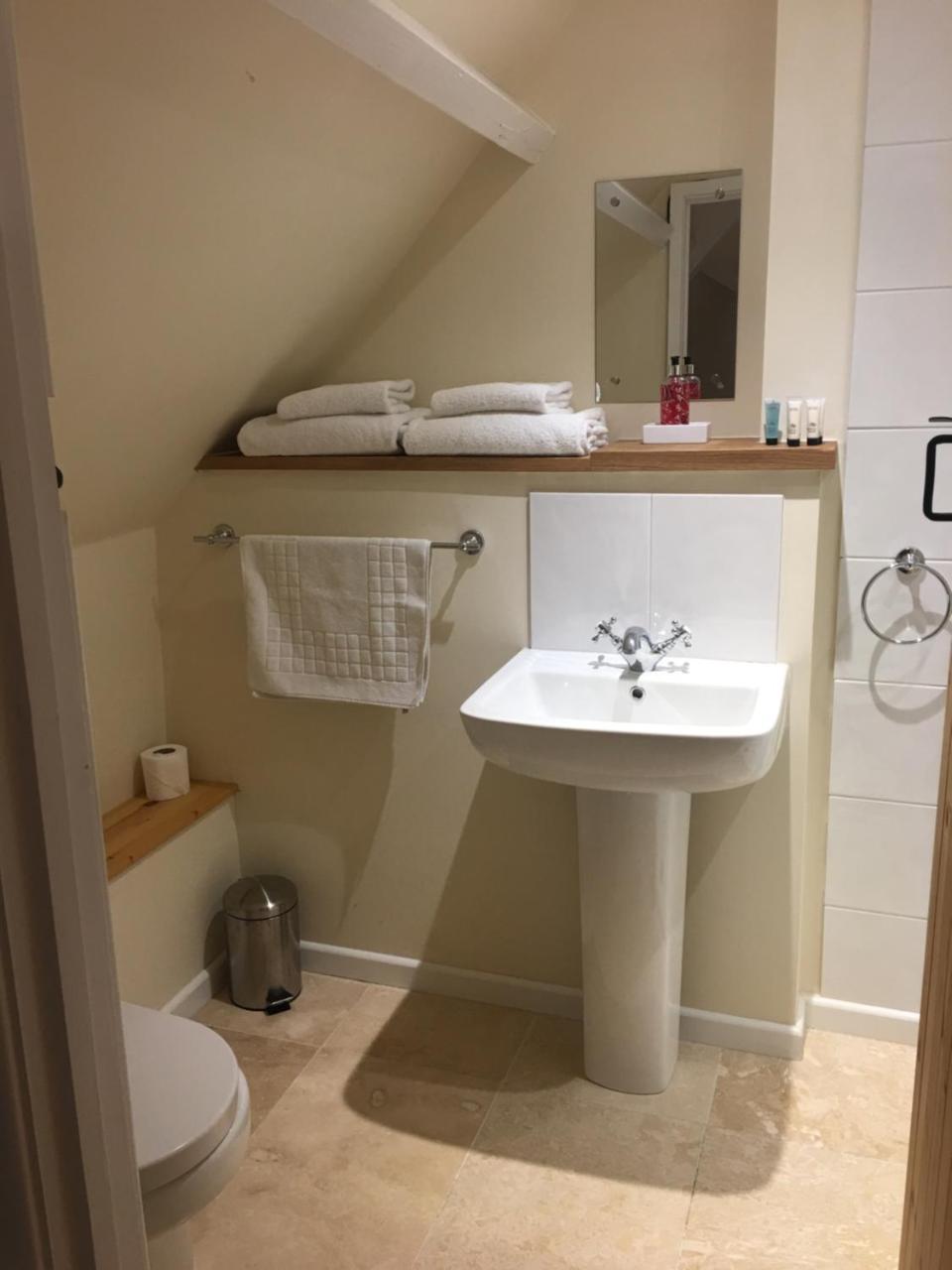 The Old Spotted Cow Bed & Breakfast Marston Meysey Екстериор снимка